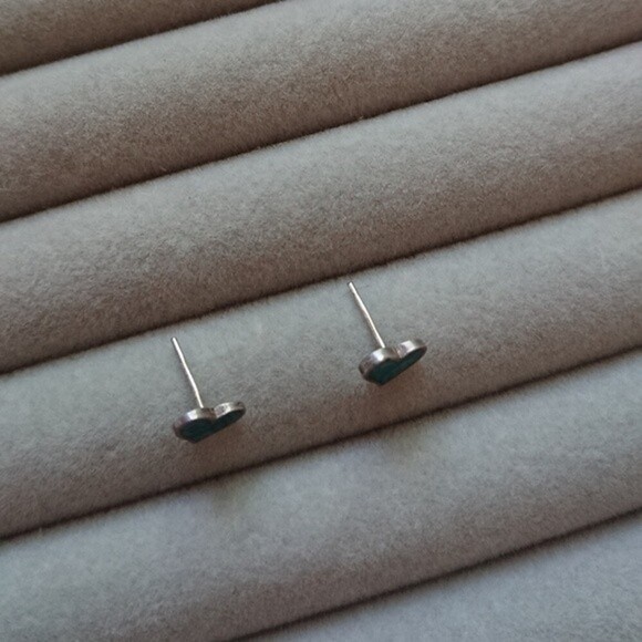 Turquoise Heart Studs 925 silver earrings - Picture 3 of 8